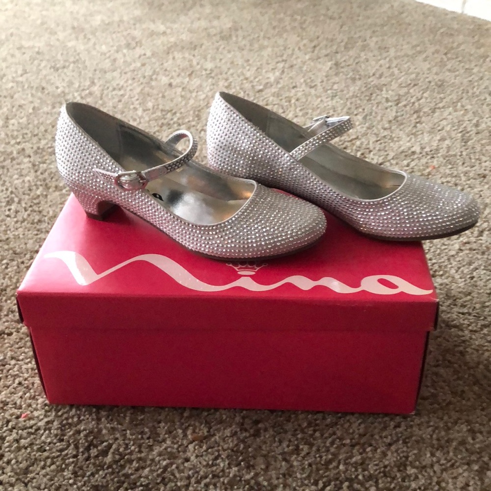 New w/box Nina 12.5 kid’s silver sparkling dress shoes with mini heel
